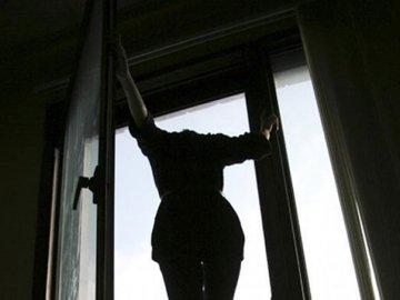 У Києві породілля стрибнула з вікна пологового будинку: розповіли подробиці. ВІДЕО