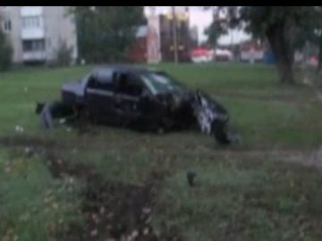 Аварія в Харкові: авто розірвало на частини. ВІДЕО
