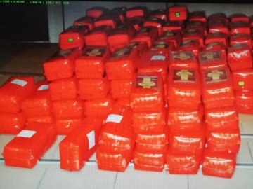 Водій рейсового автобуса хотів завезти на Волинь пів тонни контрабандного сиру з Польщі