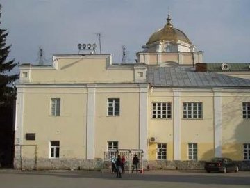 У Луцьку підприємців виселять із колишнього монастиря