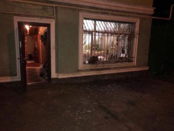 У житловому будинку в Одесі вибухнула граната, яку кинули у вікно