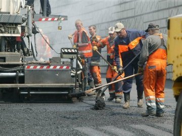 Мінінфраструктури оцінило вартість ремонту українських доріг у 100 мільярдів щороку
