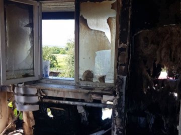 Вогонь знищив помешкання та майно: просять допомогти родинам з Волині, в яких згорів будинок 