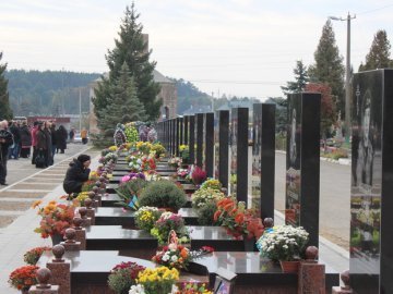 Військові сектори волинських кладовищ: могили Героїв