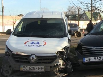 У Луцьку під час аварії розбилися три автомобілі. ФОТО. ВІДЕО