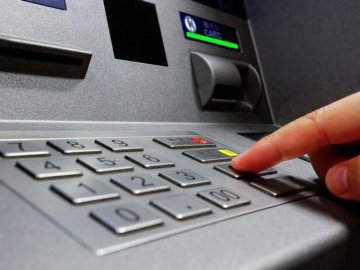 Чи можна у Луцьку обміняти валюту в банкоматах? ВІДЕО