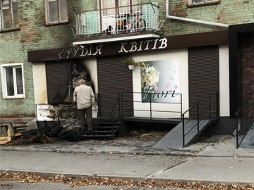 У Нововолинську знову поглумилися над магазином квітів. ФОТО