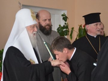 Випускникам богословської академії у Луцьку дипломи вручав патріарх Філарет. ФОТО