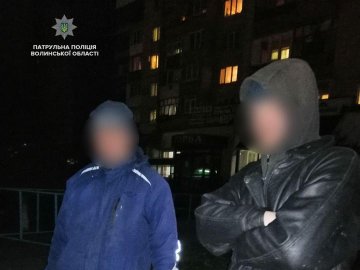У Луцьку жінка-поліцейський в позаробочий час затримала двох хуліганів