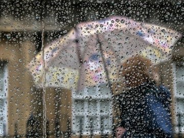 Дощі та заморозки: синоптики розповіли про погоду на вихідні