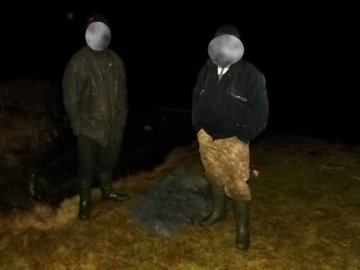 Затримали двох волинян, які ловили рибу трьома сітками. ФОТО
