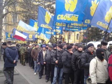 У Києві під Радою - дві сотні Волинської самооборони. ФОТО