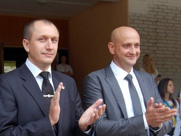 Луцькі депутати Яручик і Ткачук вітали першачків із Днем знань. ФОТО*