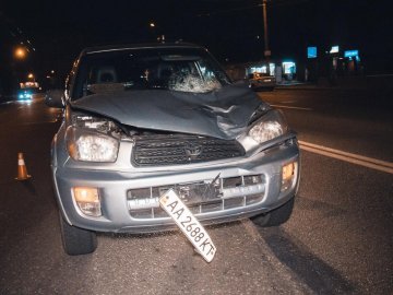 Перебігав не на «зебрі»: Toyota на смерть збила пішохода. ФОТО