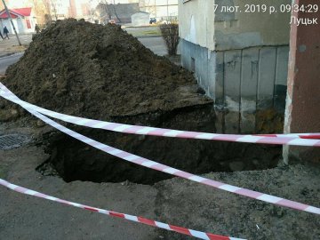 Муніципали покарали комунальника, який дав дозвіл на проведення «розкопок» у Луцьку