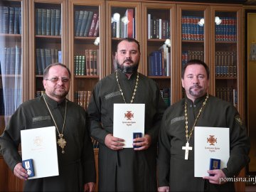 Глава ПЦУ митрополит Епіфаній нагородив медаллю волинського капелана. ФОТО