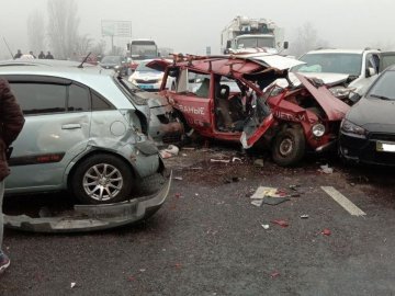 У масштабній аварії під Одесою зіткнулися 11 автомобілів. ВІДЕО