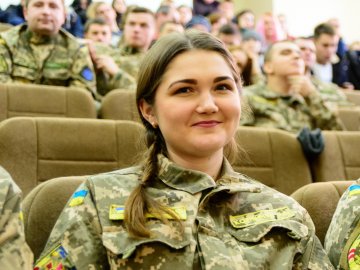 Погони молодших лейтенантів отримали випускники військової кафедри луцького «політеху». ФОТО