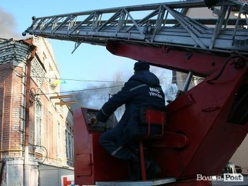 Під час великої пожежі в центрі Луцька врятували двох людей