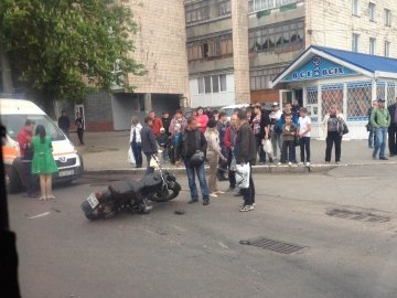 У Луцьку аварія: Smart збив мотоцикліста. ФОТО