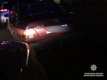 У Луцьку поліцейські вилучили у водія Merсedes через підробку документів на авто