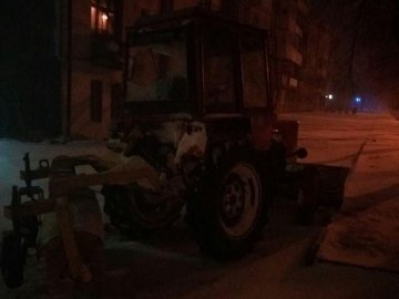 Розчищав сніг напідпитку: в Луцьку оштрафували тракториста