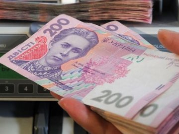 В Україні піднімуть зарплати чиновникам