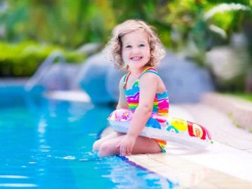 Як навчити дитину плавати: чому це корисно і з якого віку найкраще починати