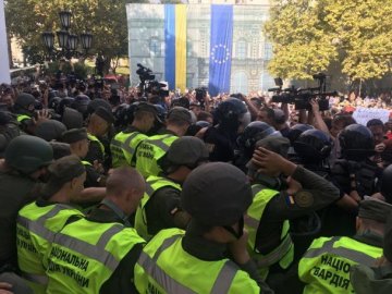 Сутички в Одесі: мітингувальники побили правоохоронців