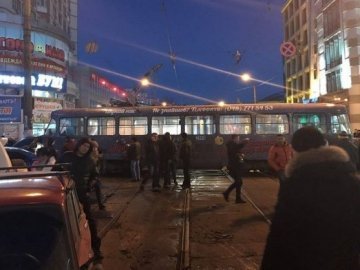 Аварія в Одесі: трамвай зійшов з рейок і врізався в 5 авто