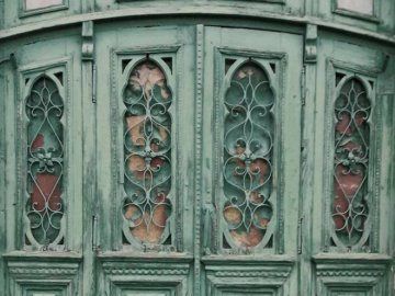 В Івано-Франківську почали реставрацію автентичних «інстаграмних» луцьких дверей
