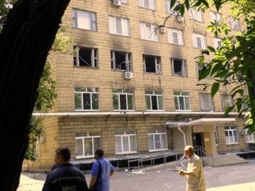 У Донецьку в лікарню потрапив снаряд, є загиблий. ФОТО. ВІДЕО