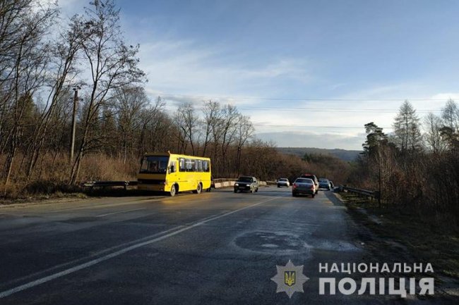 На трасі Доманове-Ковель шкільний автобус з дітьми потрапив в аварію. ФОТО