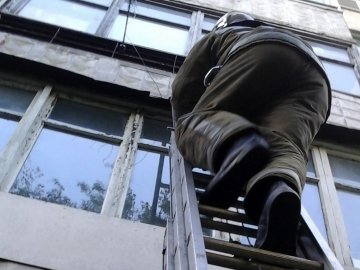 Рятувальники допомогли пенсіонеру з Луцька відкрити двері у квартиру