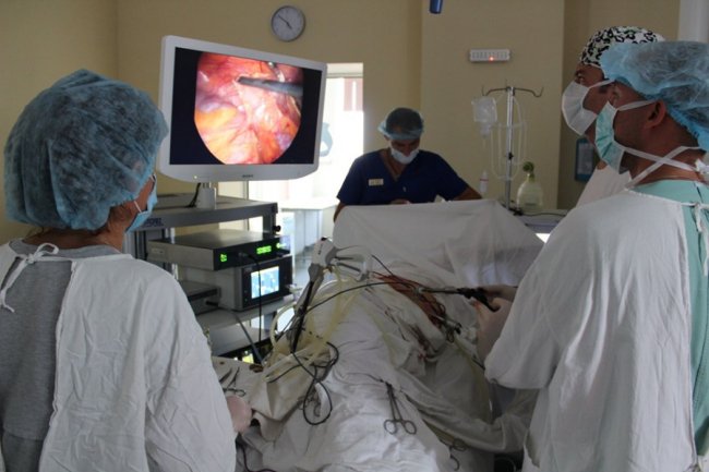 Вперше на Волині пацієнтці зробили надскладну операцію на нирці без єдиного розрізу