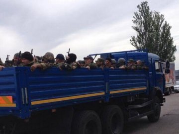 Луганські прикордонники відстрілюються від російських бойовиків