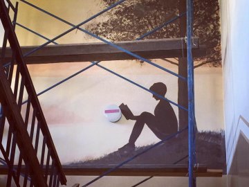 «Дерево життя»: на стіні луцької гімназії намалювали мурал. ФОТО 