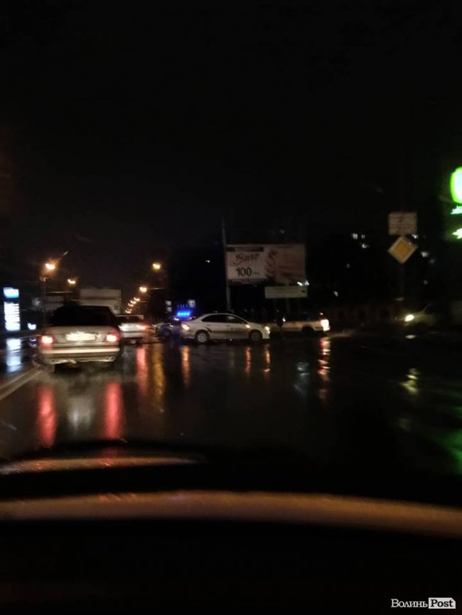Вечірня аварія у Луцьку: «поцілувалися» дві автівки