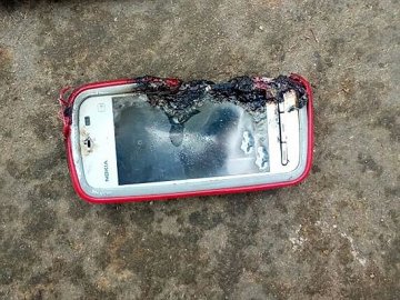 У руках дівчини вибухнув смартфон, вона загинула. ФОТО