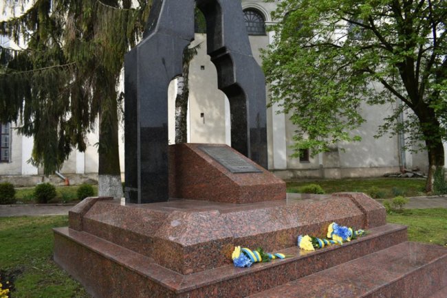 На Замковій площі у Луцьку вшанували жертв політичних репресій. ФОТО