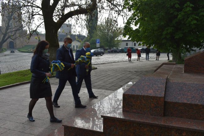 На Замковій площі у Луцьку вшанували жертв політичних репресій. ФОТО