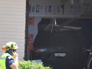 В Австралії авто протаранило школу, загинули діти