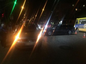 Їхав на червоне світло: у Луцьку п'яний водій на Renault зіткнувся з BMW