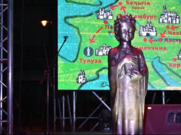 Подарований громадою Києва пам’ятник «оселиться» у луцькому сквері