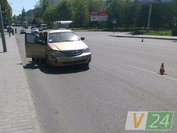 Аварія в Луцьку: авто відлетіло в стовп