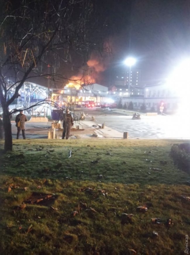 Опублікували відео масштабної пожежі на заводі на Одещині
