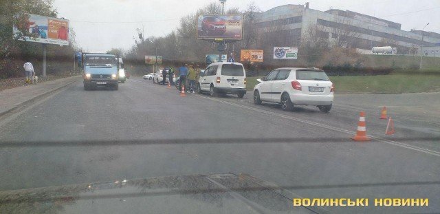 У Луцьку на перехресті – подвійна аварія. ФОТО