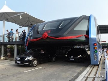 У Китаї з`явиться автобус, що «летить» над землею. ФОТО