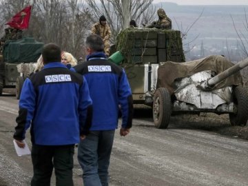 ОБСЄ: важке озброєння повністю не відведене на Донбасі