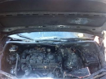 На Закарпатті спалили автомобіль прикордонника. ФОТО